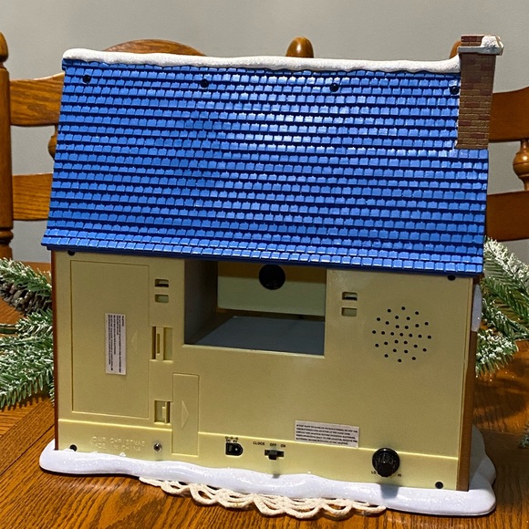 Mr Christmas Symphony Surprise Showman Musical House - Picture 4 of 5